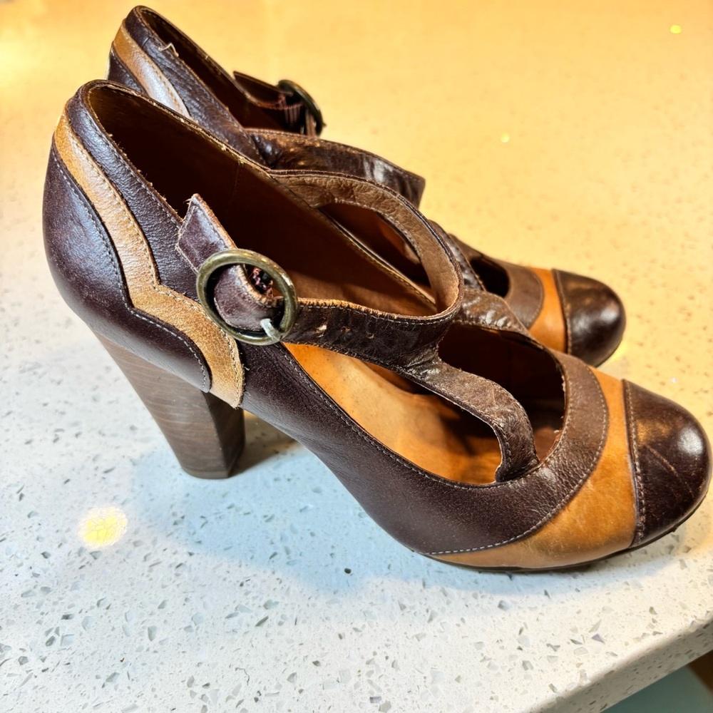 Aldo Two-Tone Brown Heels with Buckle - Picture 3 of 7